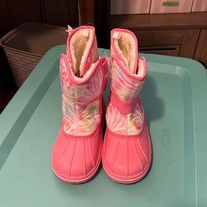The Children’s Place Size 1 snow boots for girls. Brand new with tags